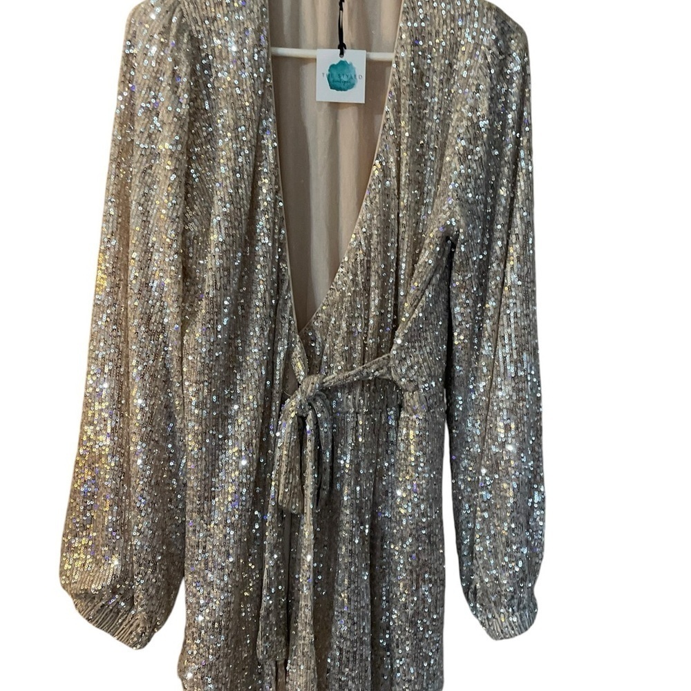 Lena Long Sleeve Sequin Romper
Endless Rose - Picture 3 of 13